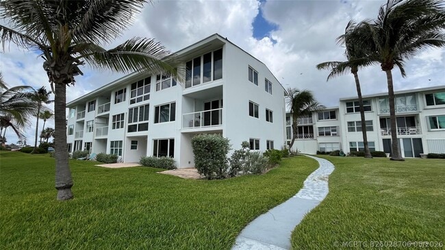Building Photo - 1021 Hillsboro Mile