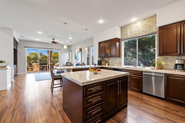 Building Photo - 704 Mission Creek Dr
