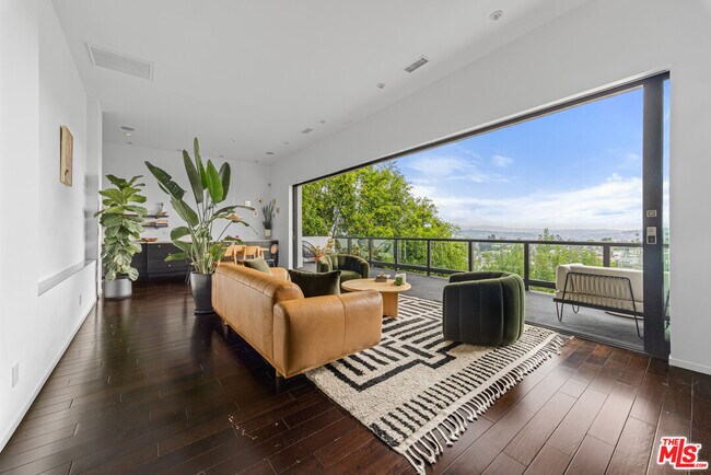 Building Photo - 2300 Ronda Vista Dr