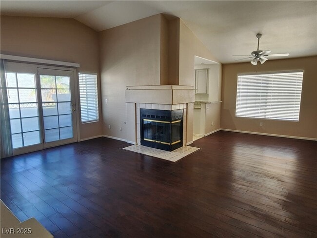 Building Photo - 5201 S Torrey Pines Dr
