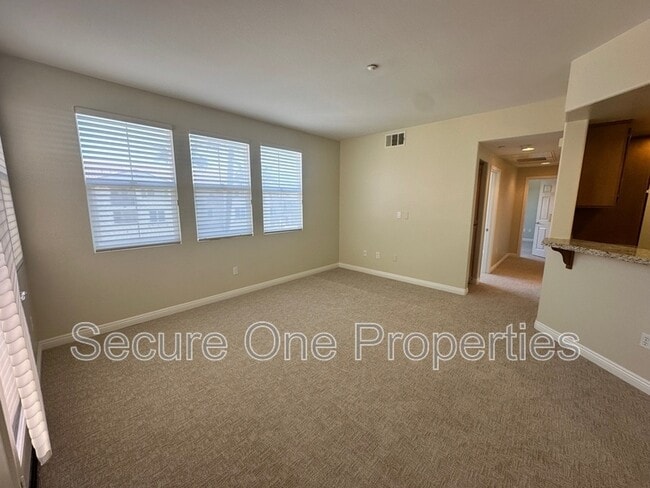 Building Photo - 208 Riverdale Ct
