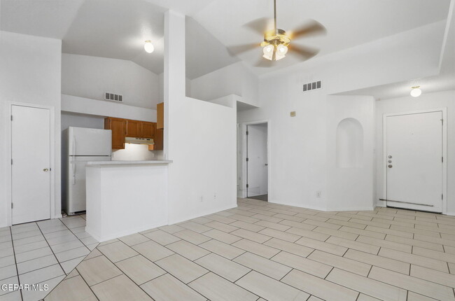 Building Photo - 12130 Rd House Dr