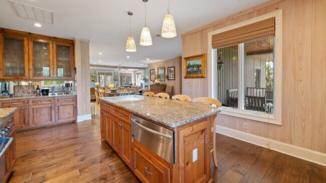 Building Photo - 321 Pioneer Loop