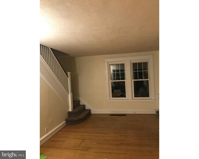 Primary Photo - 1046 Terrace Ave