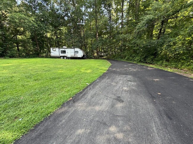 Building Photo - 6811 Sawmill Cir
