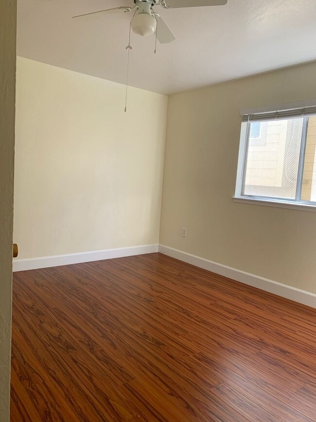 Building Photo - Downtown apartment