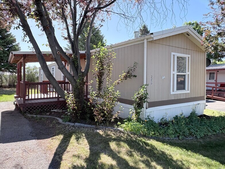 Building Photo - 2250 N Whispering Pnes Dr
