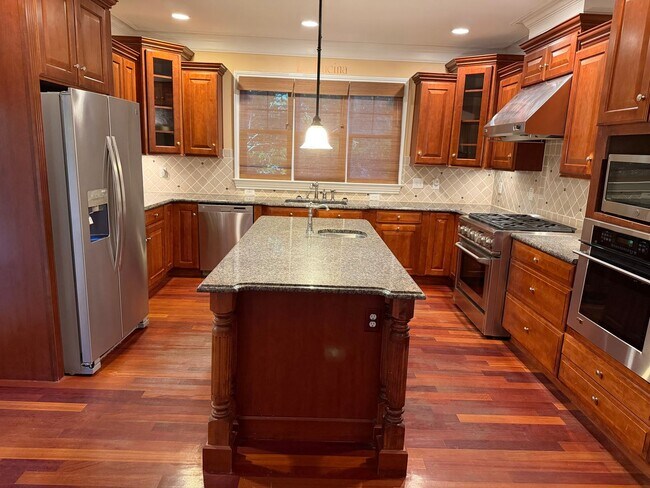 Building Photo - Luxury Living: 4 Bedroom home in Chapel Hill w/ spacious interior | 2 Year Lease Term