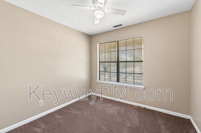 Building Photo - 912 Jones Dr