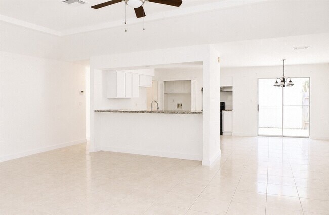 Building Photo - 11118 High Star Dr