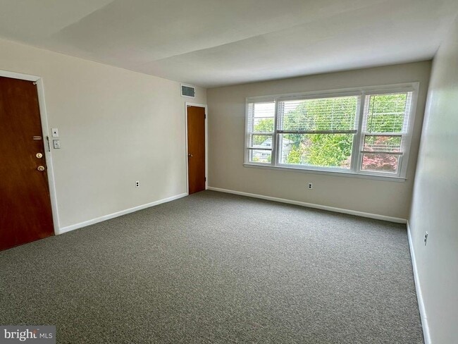 Building Photo - 117 Elm Ave