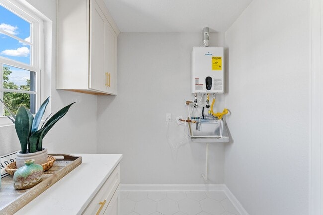 Building Photo - Brand-new condo in the heart of Ocean View.