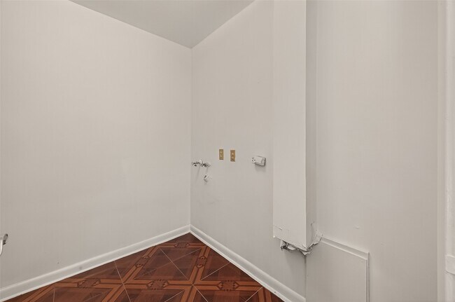 Building Photo - 6426 Mobud Dr