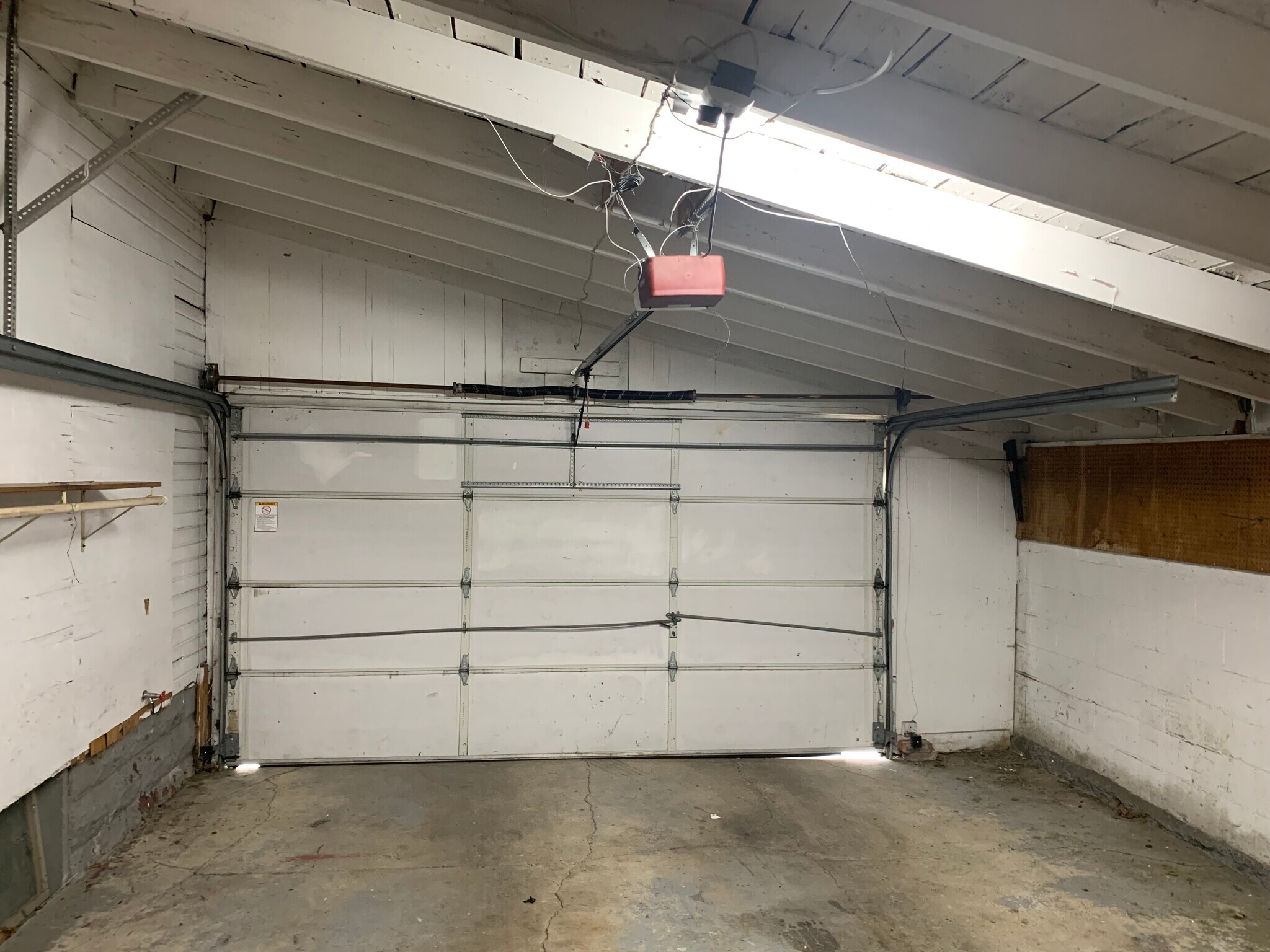 Building Photo - 256 E 5th St