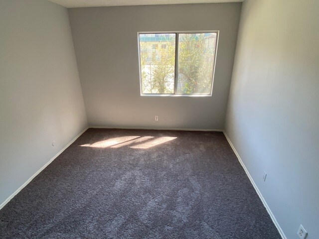 Building Photo - 5460 White Oak Ave