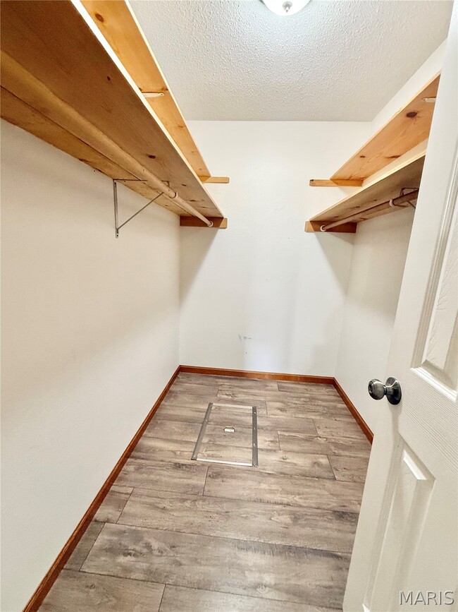 Building Photo - 455 S 6th St