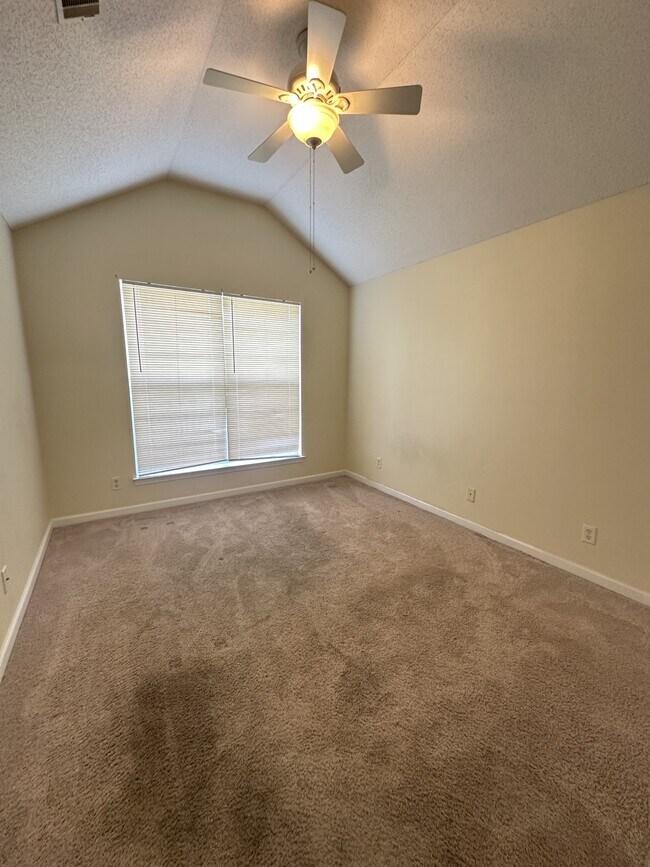 Building Photo - 110 W Tahoe Dr