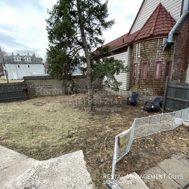 Building Photo - 1938 Roblyn Ave