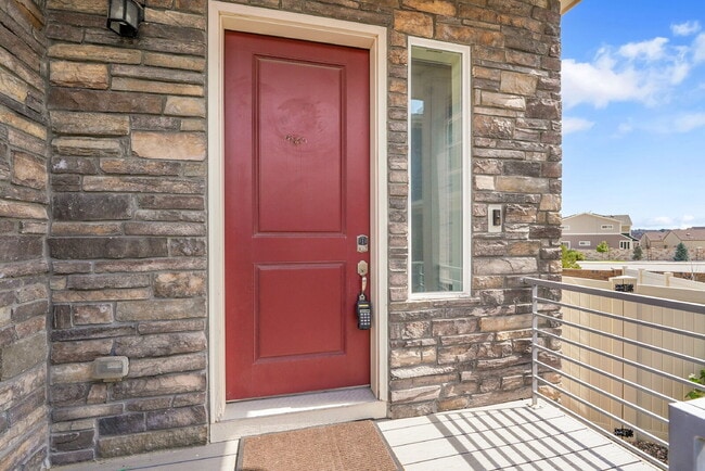 Building Photo - $2,795.00 - 3 Bedrooms, 2.5 Bathrooms, Sin...