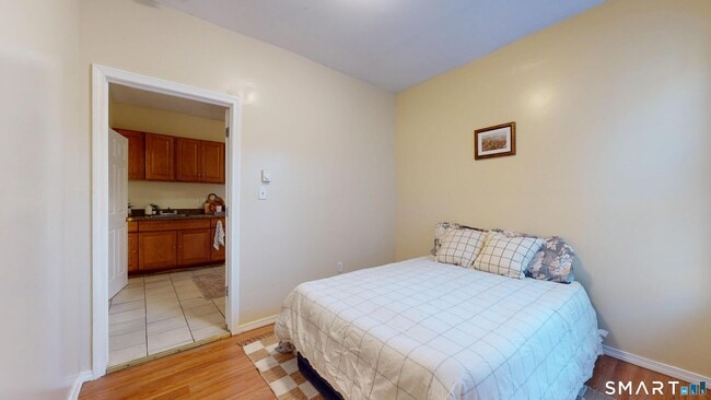 Building Photo - 24 Madison St