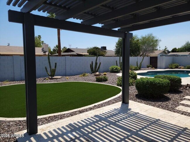 Building Photo - 2821 E Cortez St