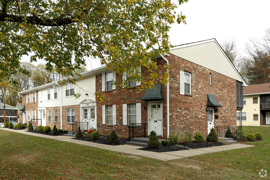 Building Exterior - Barclay Village Apartments