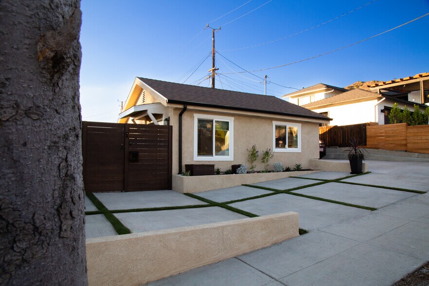 Building Photo - 831 Cambridge Dr