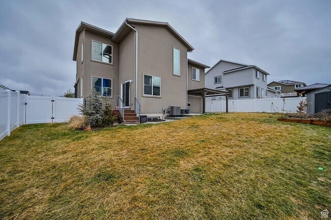 Building Photo - 1616 E Maple Way