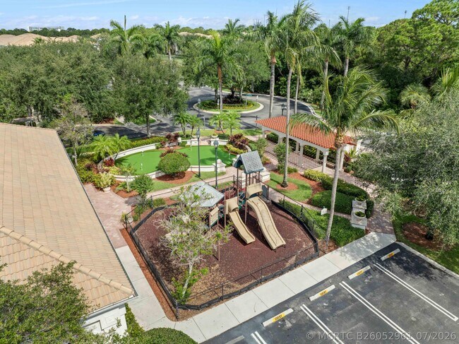 Building Photo - 3303 Myrtlewood Cir E
