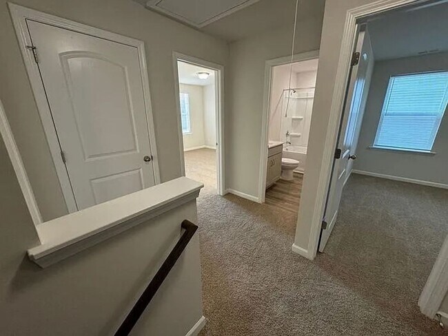 Building Photo - Modern Four Bedroom Home