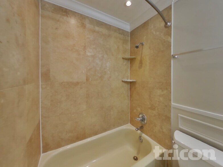 Building Photo - 4324 Queensway Dr