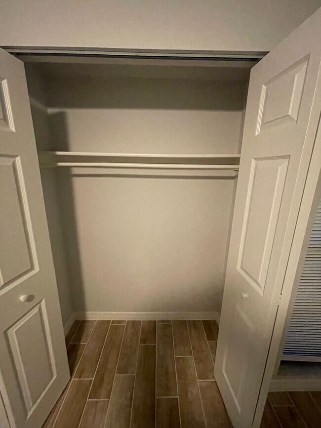 Building Photo - Beautiful Single Family Home! $2395/1085ft2-South Sarasota, 3-Bed/2-Bath, Fully Renovated: Annual...