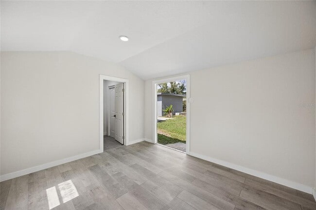 Building Photo - 6036 Dogwood Dr