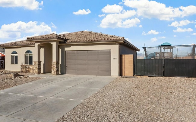 Building Photo - Gorgeous 4 Bedroom Home Surrounded by the Desert Landscape of Southern Utah