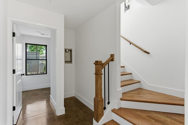 Building Photo - 914 N 12th St
