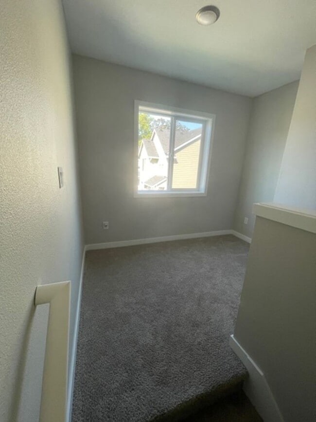 Building Photo - Beautiful 3 Bedroom Home in Newberg