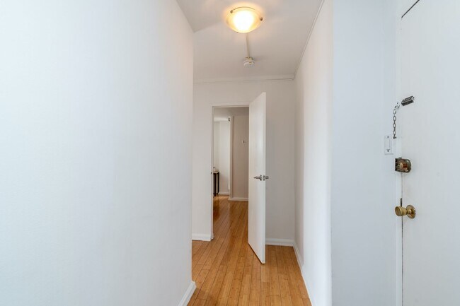Building Photo - Sunny 2 BR at Claridge House Coop