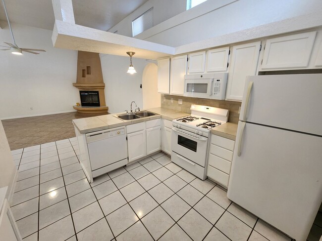 Building Photo - 2082 Pinecone Way