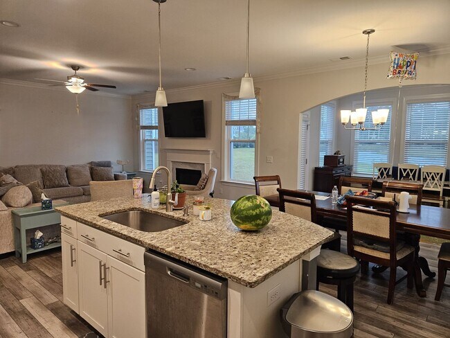 Building Photo - Beautiful 4 bedroom, 2.5 Bath unfurnished home located in Songbird Landing Community - Hampstead