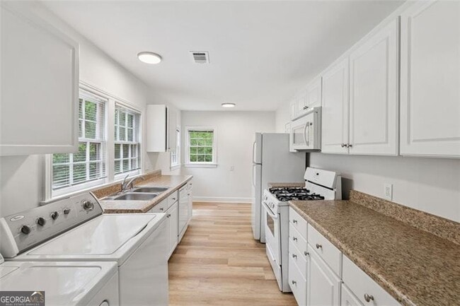 Building Photo - 2116 E Roxboro Rd NE