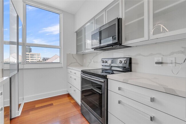 Building Photo - 1155 Brickell Bay Dr