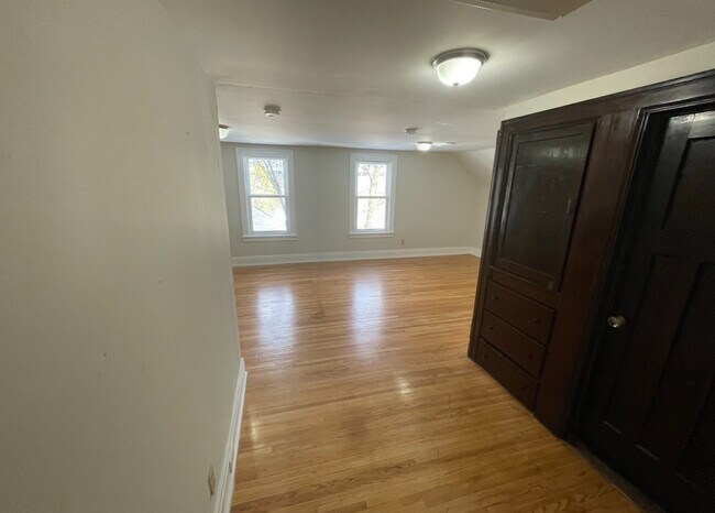 Building Photo - 188 Winspear Ave