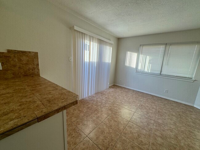 Building Photo - 6005 Fortuna Rd NW