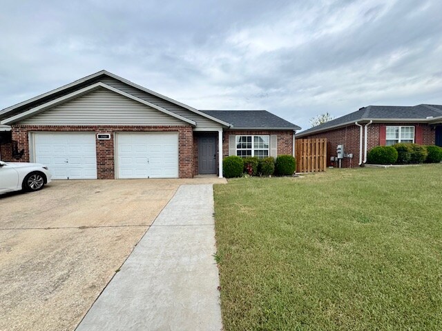 Building Photo - 3500 SW Landau Ct