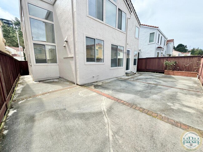 Building Photo - Large 6 BR|3 BA in the coveted Community Of Traditions Belhaven in Daly City With Views Of The Hills