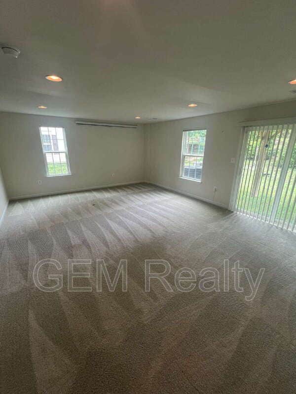 Building Photo - 1642 Dorothy Ln