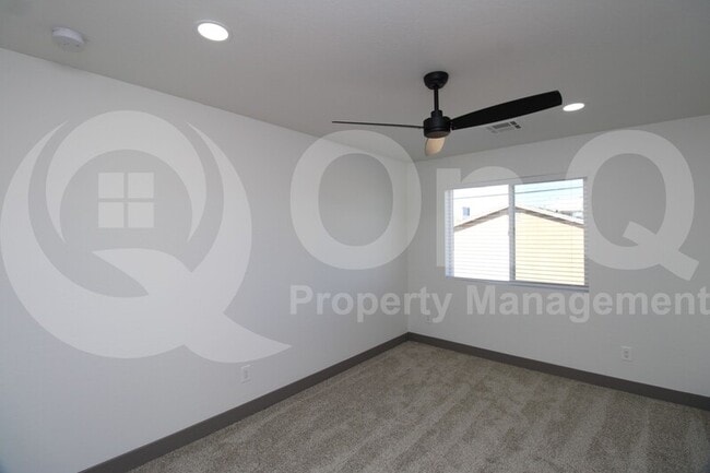 Building Photo - 2516 E Broadway Rd