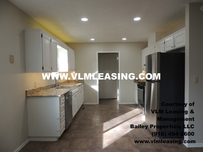 Building Photo - 404 W Vicksburg St