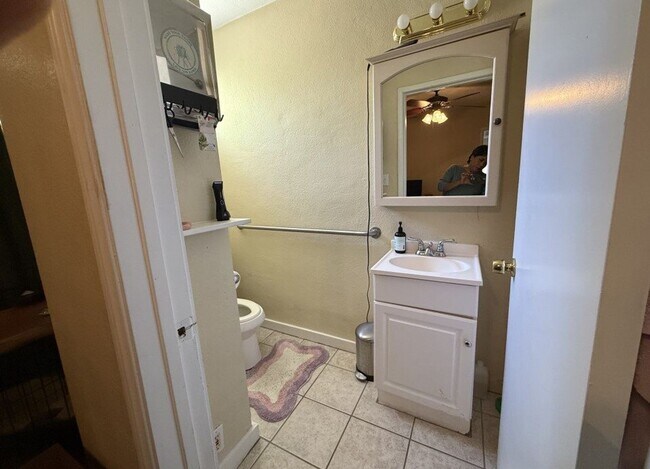 Building Photo - FOR RENT!! AVAILABLE 12/20/2025