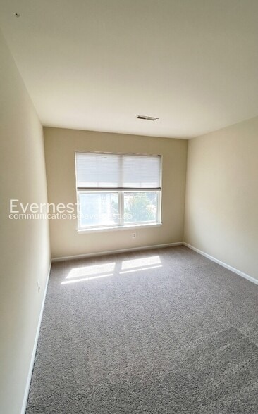 Building Photo - 13422 Burrough Farm Dr